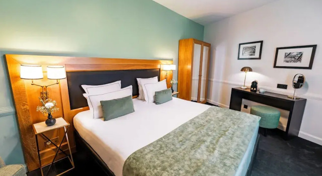 Номер Deluxe Hôtel Le Cercle Tour Eiffel