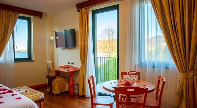 Номер Standard с видом на озеро Hotel Residence Montelago