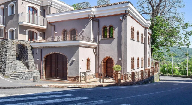 Stunning Home In Zafferana Etnea, Book Vacation Home Hotels in Sicily with a Pool, Swimming Pool