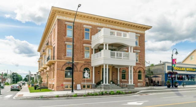 Iconic Rideau 1Bd Unit Balcony Free Parking 3