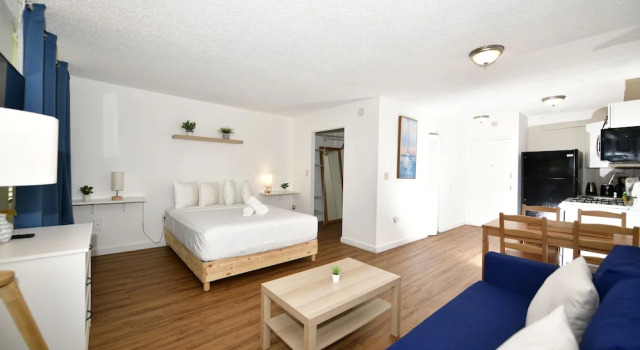 Студия Comfort Art Deco Ocean Walk Apartments
