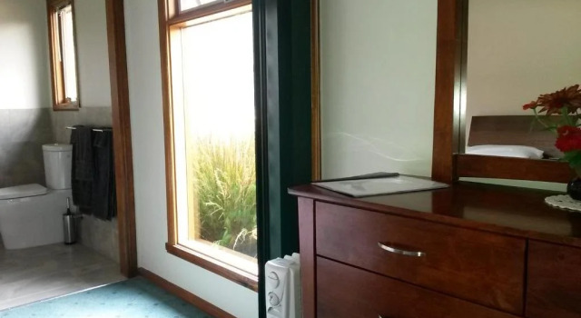 Eagle's Roost Farmstay B&B, Varaa Bed and Breakfast Rocky Cape Tasmania