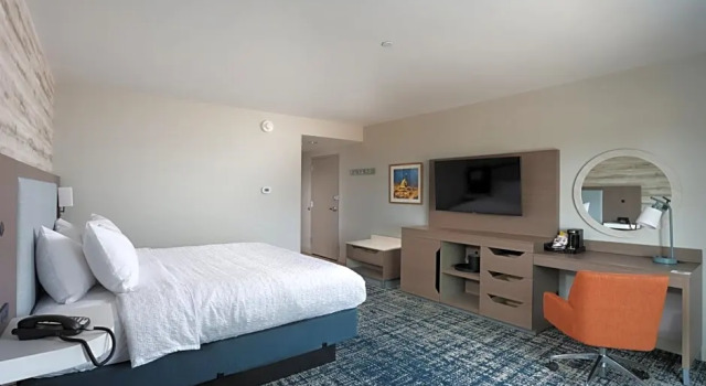 Номер Standard с красивым видом из окна Hampton Inn & Suites Manistee Waterfront