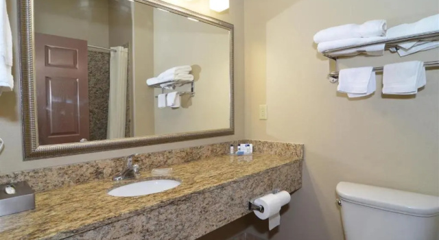 Четырёхместный номер Standard Best Western Plus Kenedy Inn