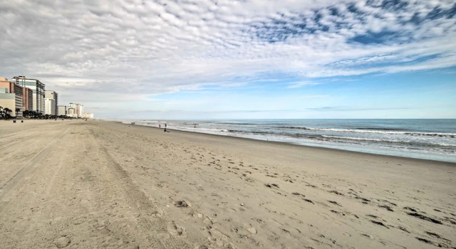 Oceanfront Myrtle Beach Rental w/ Pool!, Забронировать Апартаменты/квартира Апартаменты Миртл-Бич, рядом с Музей искусств пляжа Миртл, Апартаменты/квартира