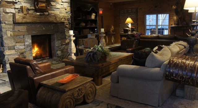 The Whitestone, Rezervați Hotel McKellar Ontario