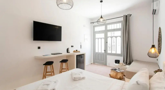 Номер Comfort Adama's Suites Naxos