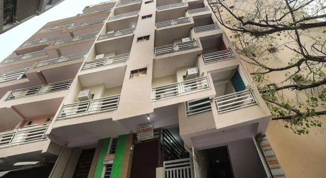 Oyo Flagship 30196 Noida Sector 5