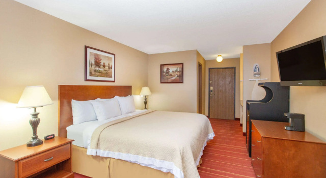 Days Inn by Wyndham Salina I-70, Prenota Hotel Salina Kansas