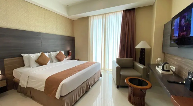 Номер Deluxe c 1 комнатой с балконом Crystal Lotus Hotel Yogyakarta