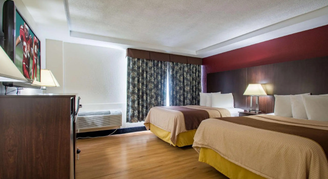 Четырёхместный номер Deluxe Red Roof Inn Batavia