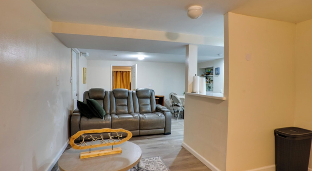 1 Mi to UBS Arena! Pet-friendly Elmont Apartment
