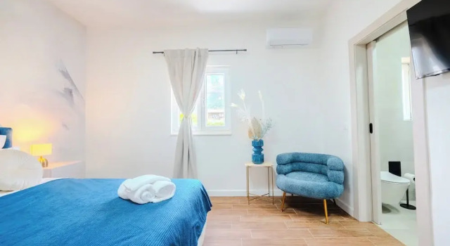 Luxury apt Near Beach w big Terrace and sea View