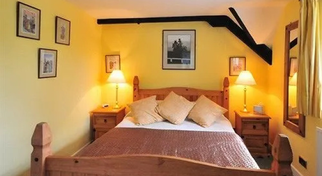 The Plough Inn, Book Hotel Temple Guiting Gloucestershire