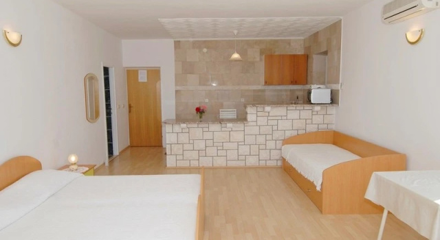 Студия с балконом Apartments Marnic