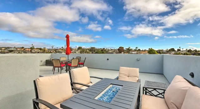 Коттедж с 4 комнатами с балконом Stunning Getaway u003c 1 Mi to Grover Beach