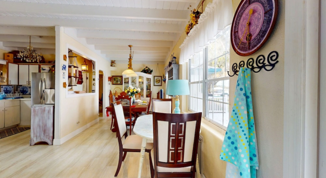 Spacious Lakefront House With Private Dock , gas Grill, Deck and Patio