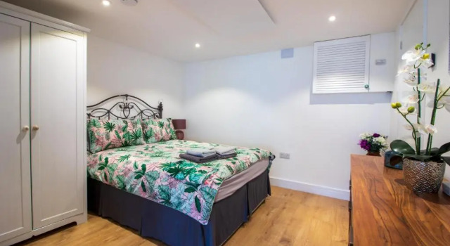 Stylish Studio in the Heart of the English Riviera, Забронировать Отель Отели Торки с парковкой, рядом с Художественно-исторический музей Торр-Эбби, Парковка