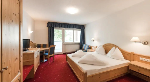 Двухместный номер Standard с балконом и с видом на горы Park Hotel Villa Etschland