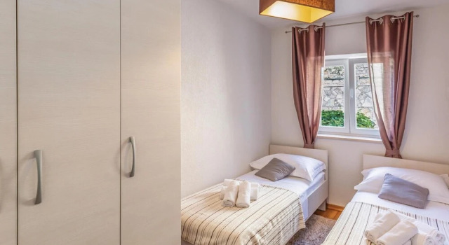 Amazing Home in Makarska with Hot Tub, Sauna & WiFi, Buchen Sie Hotel Hotels in Gespanschaft Split-Dalmatien mit Pool, Schwimmbad