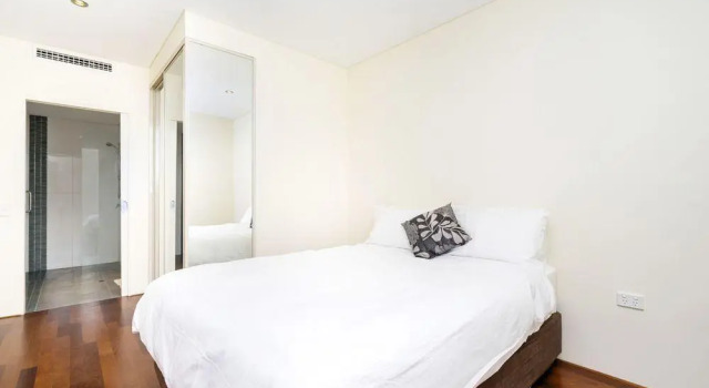 Luxury Modern Double Ensuite Apartment, Забронировать Апартаменты/квартира Отели Перта с парковкой, рядом с Стадион HBF Park, Парковка