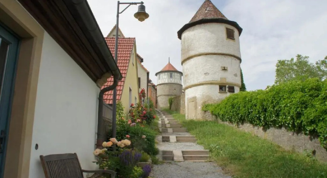 Ferienwohnung An der Stadtmauer, Забронировать Отель Деттельбах Нижняя Франкония, рядом с Церковь Св. Августина