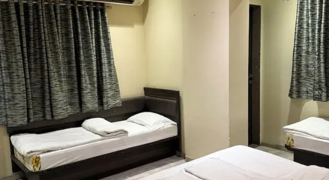 Четырёхместный номер Standard Hotel Sai Suraj Park