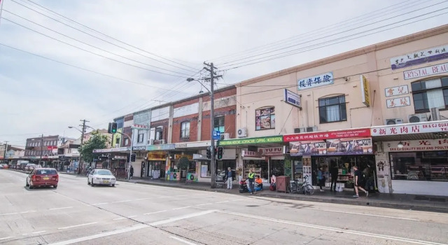 Beautiful Pre-loved Ashfield 4 Bedroom Home, Book Hotel Ashfield New South Wales
