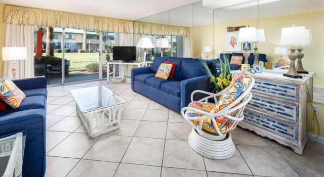 Апартаменты Seaspray Condos 105A