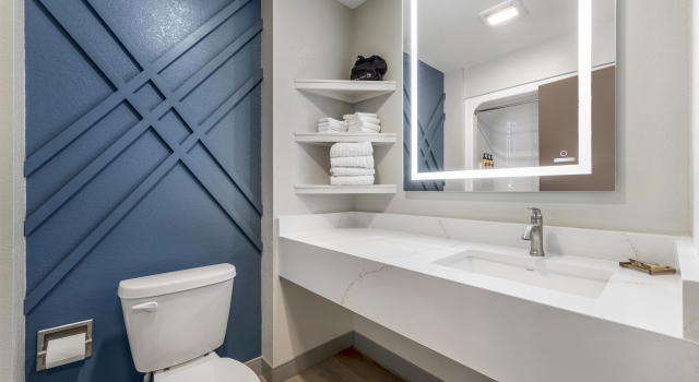 Четырёхместный люкс Best Western PLUS Revere Inn & Suites