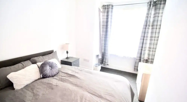 Lovely 6 bed Property Located Within Dudley, Prenota Hotel Dudley 