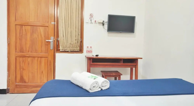 Happy Syariah Hotel near Jombor Mitra RedDoorz, Book Hotel Sleman Yogyakarta Province