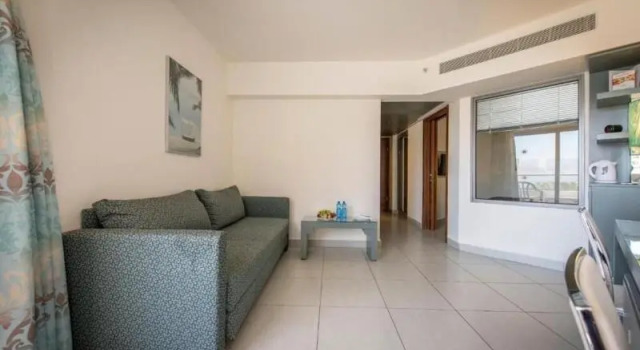 Двухместный полулюкс с балконом Neptune Eilat By Dan Hotels