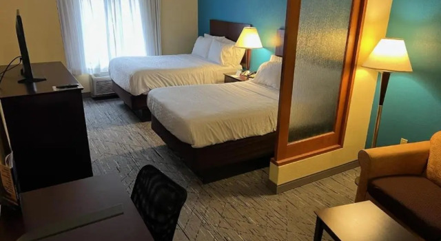 Четырёхместный номер Standard Holiday Inn Express & Suites Harrisburg West