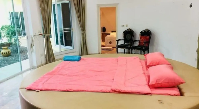Snow Pattaya, Забронировать Дом для отпуска Виллы Бангламунг, Вилла