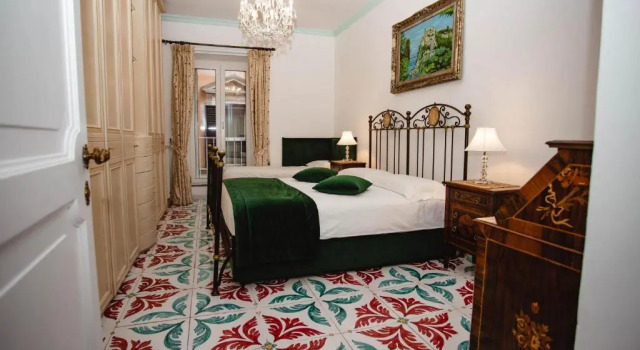 Delfini Trevi House, Забронировать Отель Отели Рима 3 звезды, рядом с Театр Арджентина, 3*