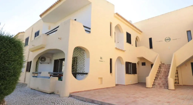 LovelyStay - Cozy 1BR Flat in Alvor with AC and Balcony