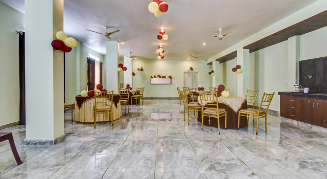 Capital O 72445 Hotel Radhika Royal, Rezervovat Hotel Kota Rajasthan