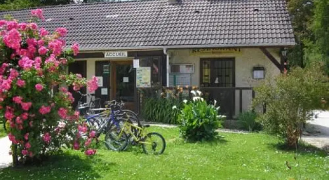Camping du Bois Guillaume, Rezerwuj Pole kempingowe Boismorand 