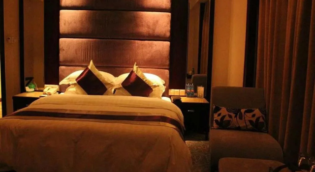 Grand Guishan Hotel, Rezerwuj Hotel Hotele w Guiyang z basenem, w pobliżu Modern Capital, Basen