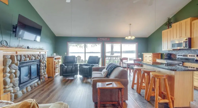 Kalkaska Retreat: Private Hot Tub, Dock, Fireplace, Book Hotel Mancelona USA