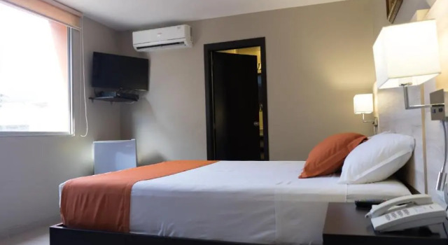 Полулюкс Hotel Los Almendros