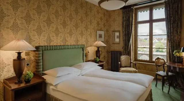 Двухместный номер Standard с балконом Grand Hotel LES TROIS ROIS