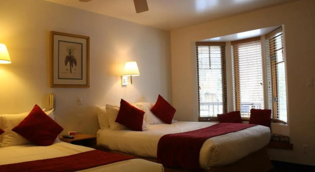 Четырёхместный номер Standard St Moritz Lodge and Condominiums
