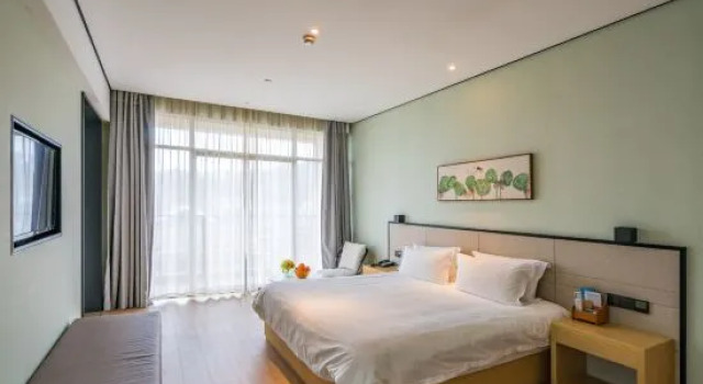 Семейный люкс с видом на озеро Hongting International Hotel（Central Lake District Store)