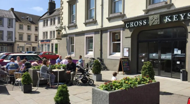 Cross Keys Hotel, Kelso, Забронировать Отель Отели Шотландских границ с парковкой, Парковка