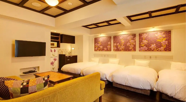 Четырёхместный номер Karaoke Hotel Sanrriott Kitahama