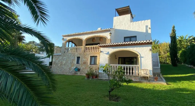 Calle Palomas 13