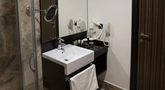 Трёхместный номер Deluxe с балконом и с видом на море Northdoor Hotel