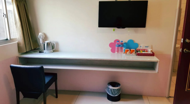 Happy Holiday Hotel